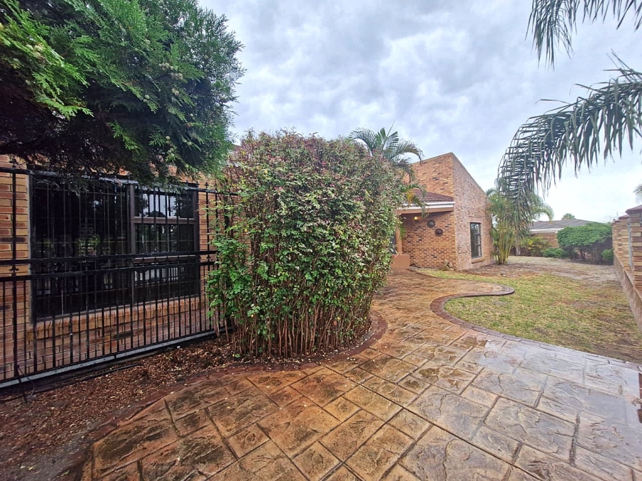 To Let 3 Bedroom Property for Rent in De Oude Spruit Western Cape